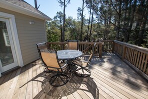 Outdoor dining - Soundside, Community Amenities, Sun Decks, 327, Footprints by the Sound (Corolla)