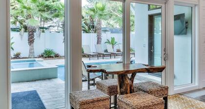 SPEKTAKULÄRES / NAGELNEUES STRANDHAUS MIT SKYDECK & CUSTOM POOL / SPA