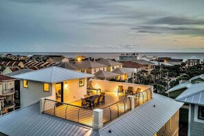 Outdoor dining - Spectacular Beach House Private Pool & 4th Level Sky Deck (Miramar Beach)