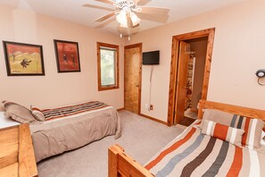 5 bedrooms, iron/ironing board, free WiFi, bed sheets - Oceanside, Community Amenities, Hot Tub, Sun Decks, 117, Sound Waves (Corolla)