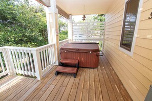 Outdoor spa tub - Oceanside, Community Amenities, Hot Tub, Sun Decks, 117, Sound Waves (Corolla)