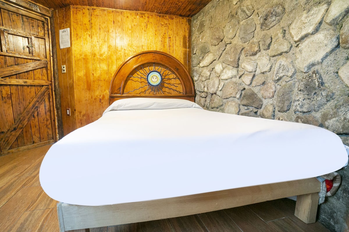 Standard Suite | Free WiFi, bed sheets