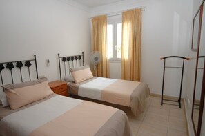 2 chambres, fer et planche à repasser, Wi-Fi gratuit, draps fournis