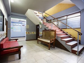 Área de estar no saguão