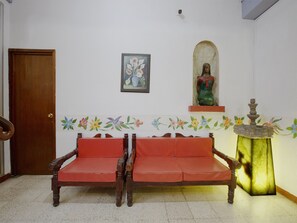 Área de estar no saguão