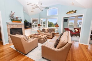 Fernseher, Kamin, DVD-Player, Stereoanlage