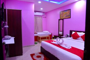 Deluxe Room | 1 bedroom, free WiFi - Hotel AMR Grand (Port Blair)