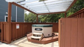 Tina de hidromasaje al aire libre