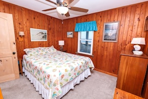 2 bedrooms, iron/ironing board, free WiFi - OCEANFRONT, Ocean Views, screened porch, KH24, All Sandy (Kitty Hawk)