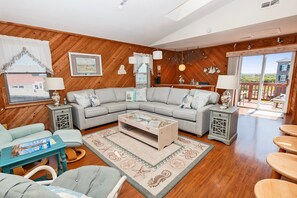 Flat-screen TV, DVD player, books, stereo - Oceanside, Close to beach, Sunroom, Carport, SNH351, Sea Sharp (Nags Head)