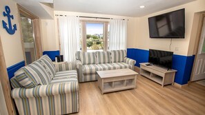 TV, fireplace, stereo