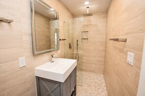 Shower, towels - Oceanside, 6 Bedrooms, Pool Table, Hot Tub, Pool, WC852, Amore (Corolla)