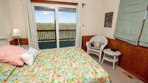 3 slaapkamers, een strijkplank/strijkijzer, gratis wifi, beddengoed