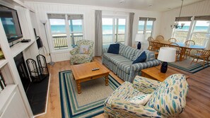 Televisión y chimenea 