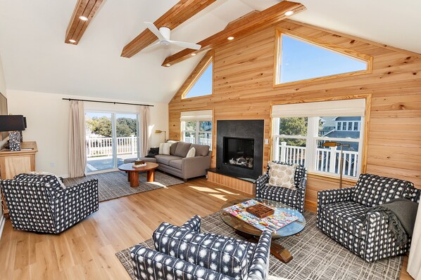 テレビ、暖炉、卓球台、書庫