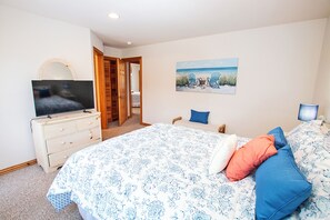 8 bedrooms, iron/ironing board, free WiFi, bed sheets - Oceanside, Hot Tub, Close to Shopping, BU14, Green Grass and High Tides (Corolla)