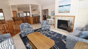 Fernseher, Kamin, Videothek, Stereoanlage