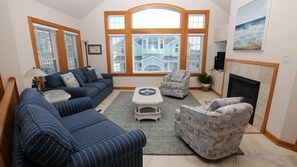 Fernseher, Kamin, Videothek, Stereoanlage