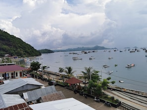 On the beach, white sand - Flamingo Avia Labuan Bajo (Labuan Bajo)