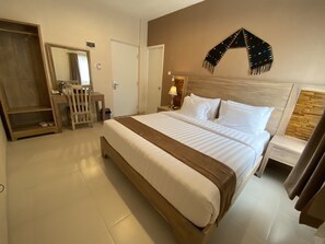 Decoración personalizada, muebles diferentes y escritorio