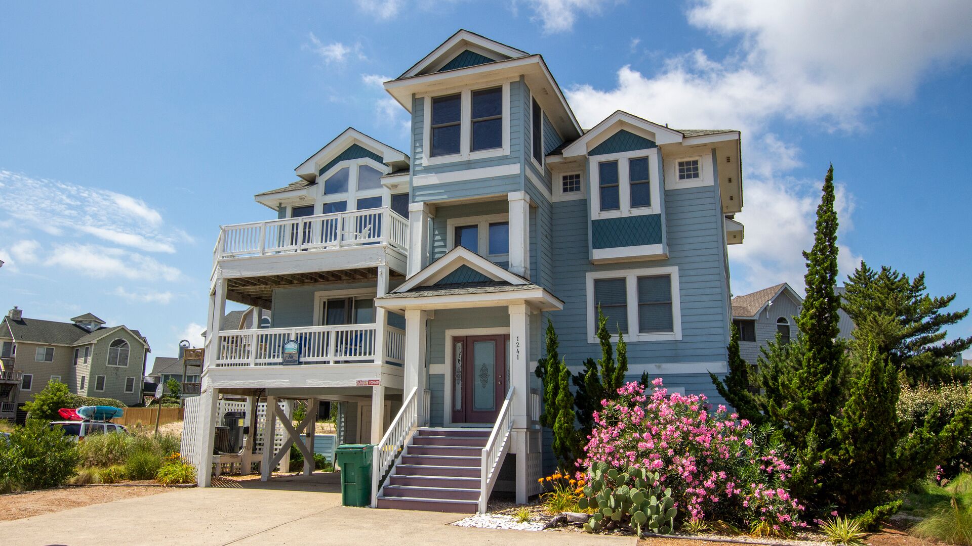 VOH42, Sea Sunsation- Oceanside, Pool, Sun Decks, Hot Tub!