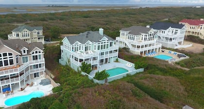 PI198, Key Largo / Oceanfront, 7 makuuhuonetta, 5. 5 kylpyhuonetta