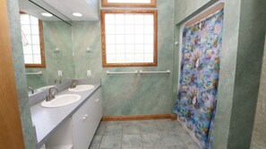 Douche, serviettes fournies