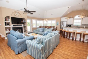 TV, fireplace, stereo