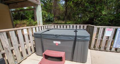 Soundside, Pool, Hot Tub, Dogs Welcome! MS160, Almost Heaven