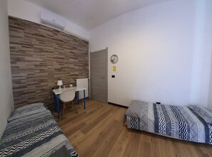 Down duvets, desk, laptop workspace, free WiFi - A46 Foresteria Lombarda (Monza)