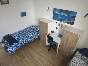 Down duvets, desk, laptop workspace, free WiFi - A46 Foresteria Lombarda (Monza)
