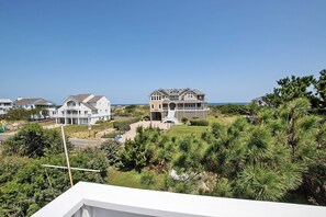 Property grounds - Semi-Oceanfront, Yard, Dogs Welcome, Pool, Close to beach Access, WL1020, Kookaburra (Corolla)
