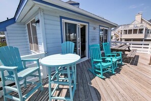 Outdoor dining - Semi-Oceanfront, Yard, Dogs Welcome, Pool, Close to beach Access, WL1020, Kookaburra (Corolla)