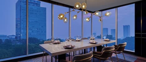 2 restaurants, breakfast, lunch, dinner served; international cuisine