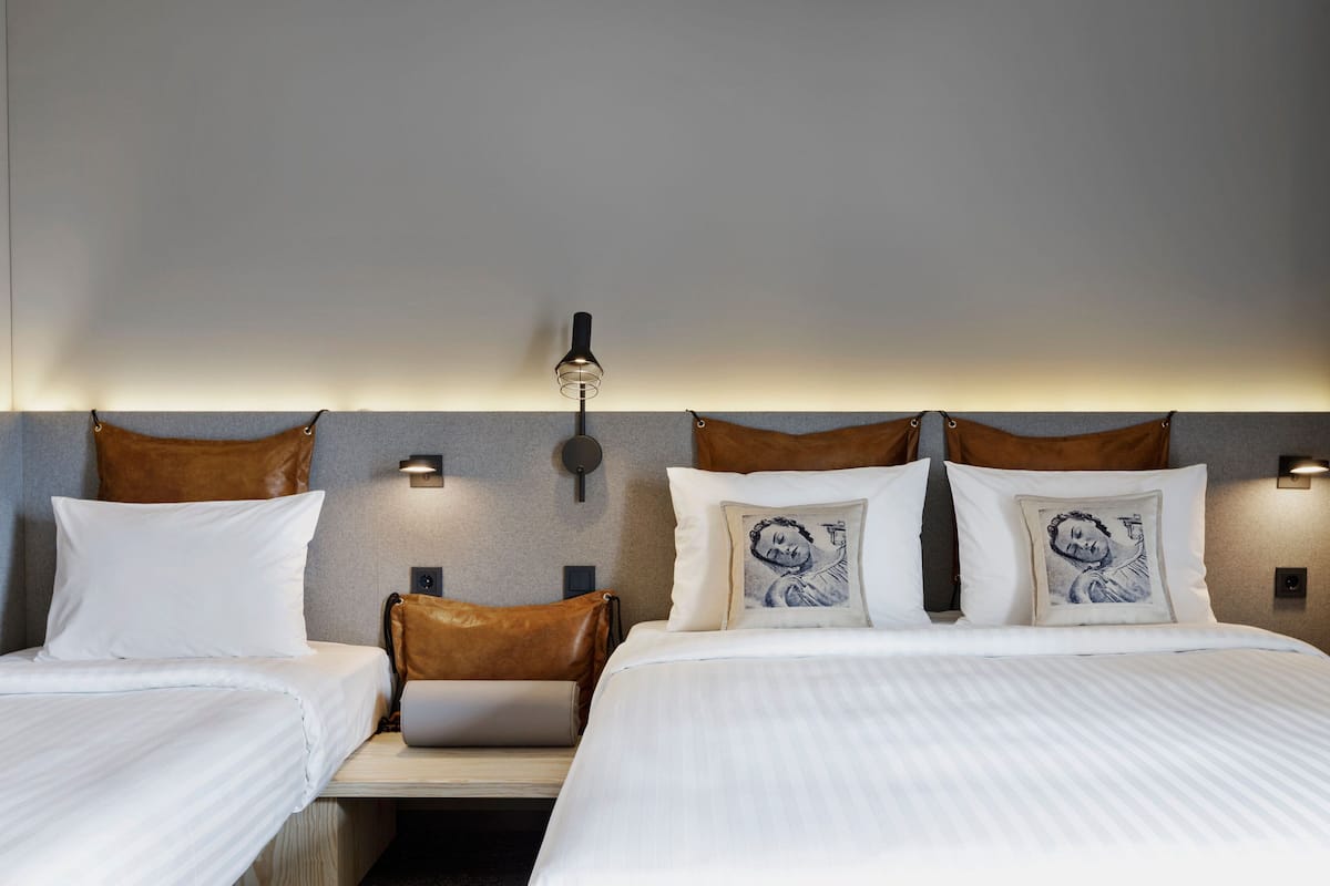 family room, 1 queen bed | desk, laptop workspace, free cots/infant beds, free wifi