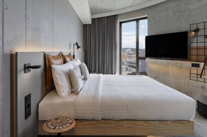 办公桌、笔记本电脑工作区、免费婴儿床、免费 WiFi