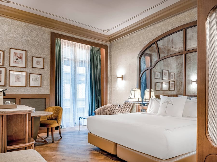 Deluxe Room, 1 King Bed, City View | Minibar, in-room safe, individually furnished, desk