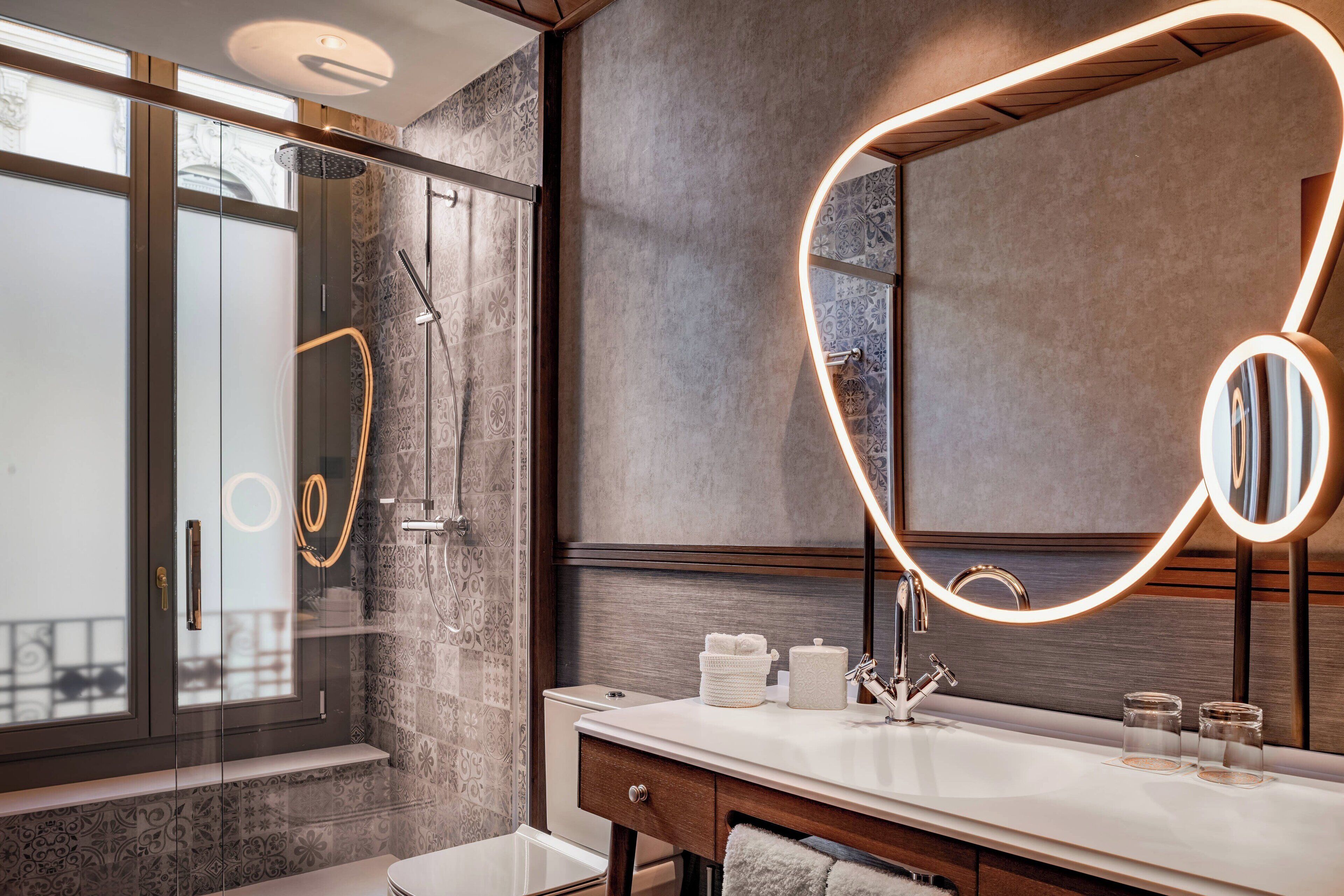 hydromassage showerhead, free toiletries, hair dryer, bathrobes