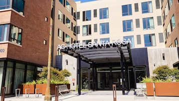 Vista frontal de la propiedad