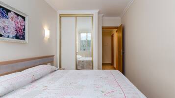 1 slaapkamer, een strijkplank/strijkijzer, gratis wifi, beddengoed