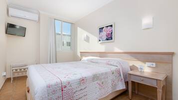 1 slaapkamer, een strijkplank/strijkijzer, gratis wifi, beddengoed