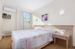 1 bedroom, iron/ironing board, free WiFi, bed sheets - BONANZA 5 - Apartment near paradisaical beach. Free WiFi (Ses Salines)