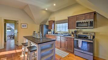 Fridge, stovetop, coffee/tea maker, cookware/dishes/utensils