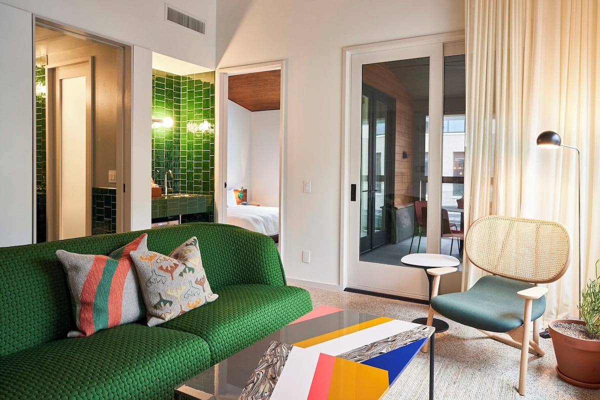 Suite (Spring)