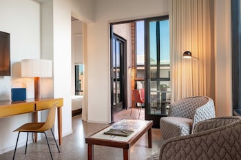 Junior Suite, Balcony | Living area | 42-inch Smart TV with digital channels, TV, Netflix at Hotel Magdalena
