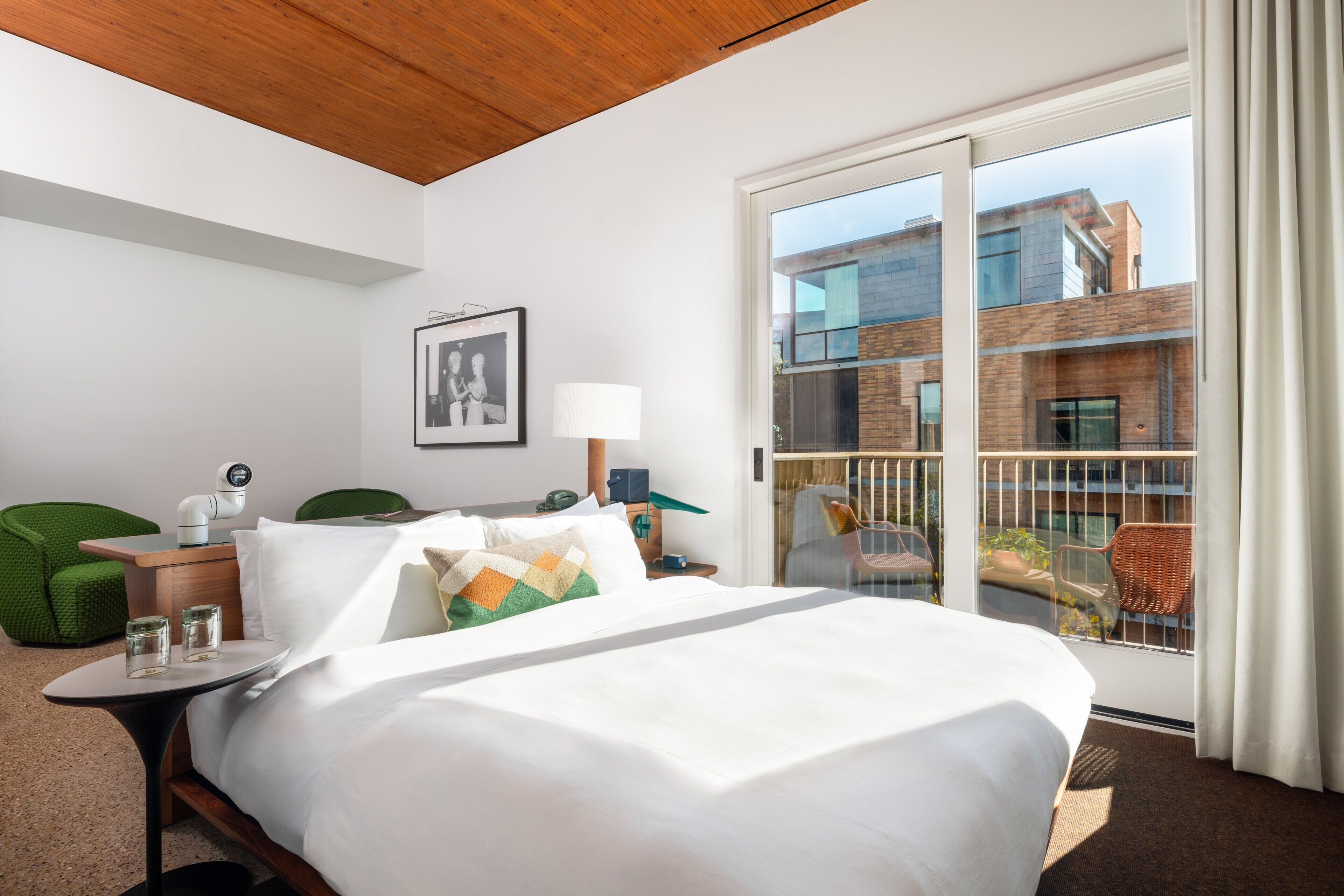 Room, 1 King Bed, Accessible (Upper) | Premium bedding, pillowtop beds, minibar, in-room safe