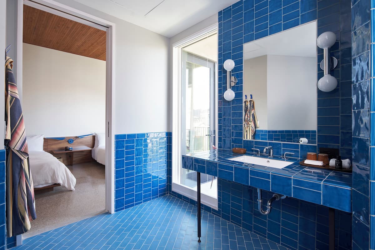 Chambre, 2 grands lits, accessible aux personnes à mobilité réduite (Music Lane)