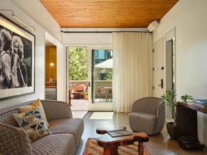 Suite, 1 King Bed, Terrace | Living area - Hotel Magdalena (Austin)