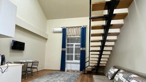 Family Penthouse | Ruang tamu | TV LCD 