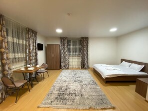 Business-Doppel- oder -Zweibettzimmer